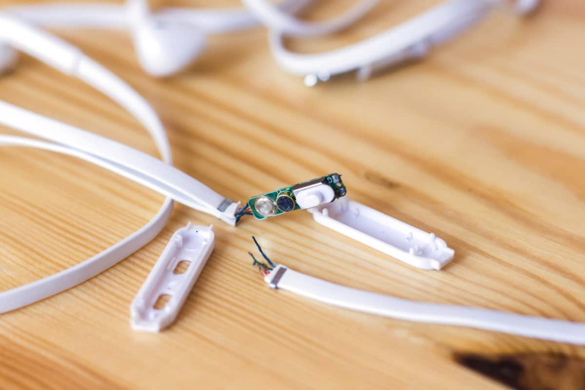 6 Reasons Why Headphones Keep Breaking (With Fixes) Ear Rockers