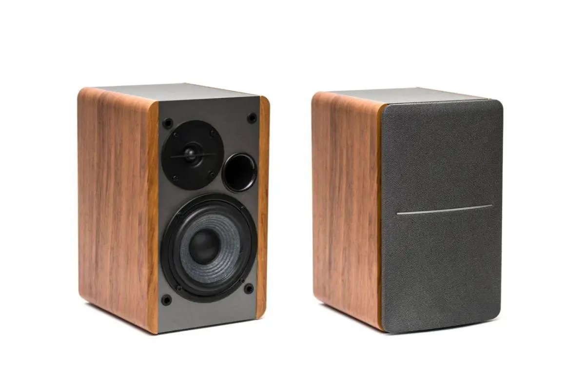 This is How You Place Your Bookshelf Speakers Ear Rockers