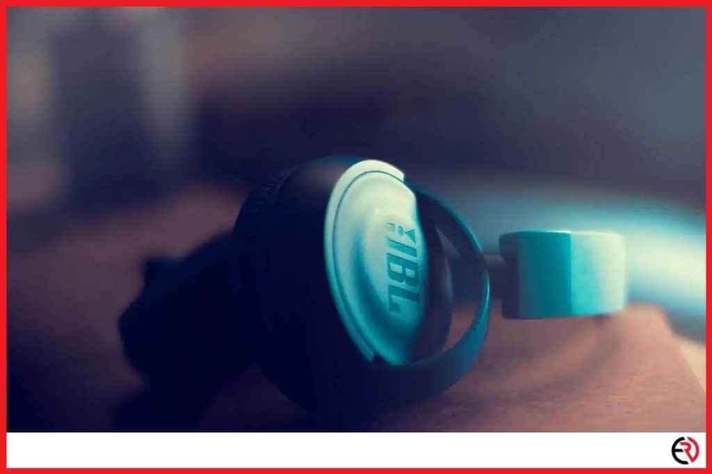 Should Headphones be Allowed in School? (Pros & Cons) Ear Rockers